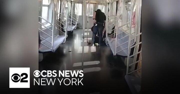 NYPD searching for man who took knife from Brooklyn subway station