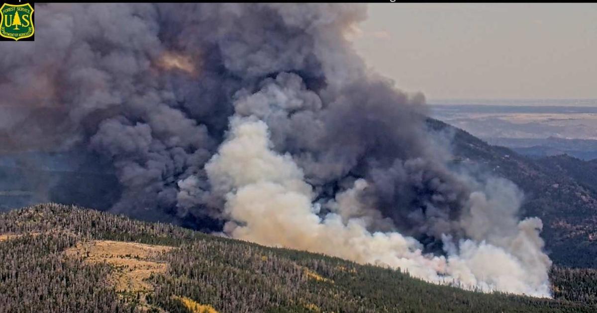 Pearl Fire rages in the mountains of Colorado and forces evacuations in the Crystal Lakes area of ​​Larimer County