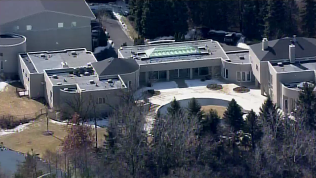 michael-jordan-mansion.png