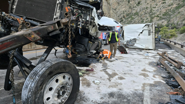 glenwood-canyon-semi-crash-cdot-3.png 