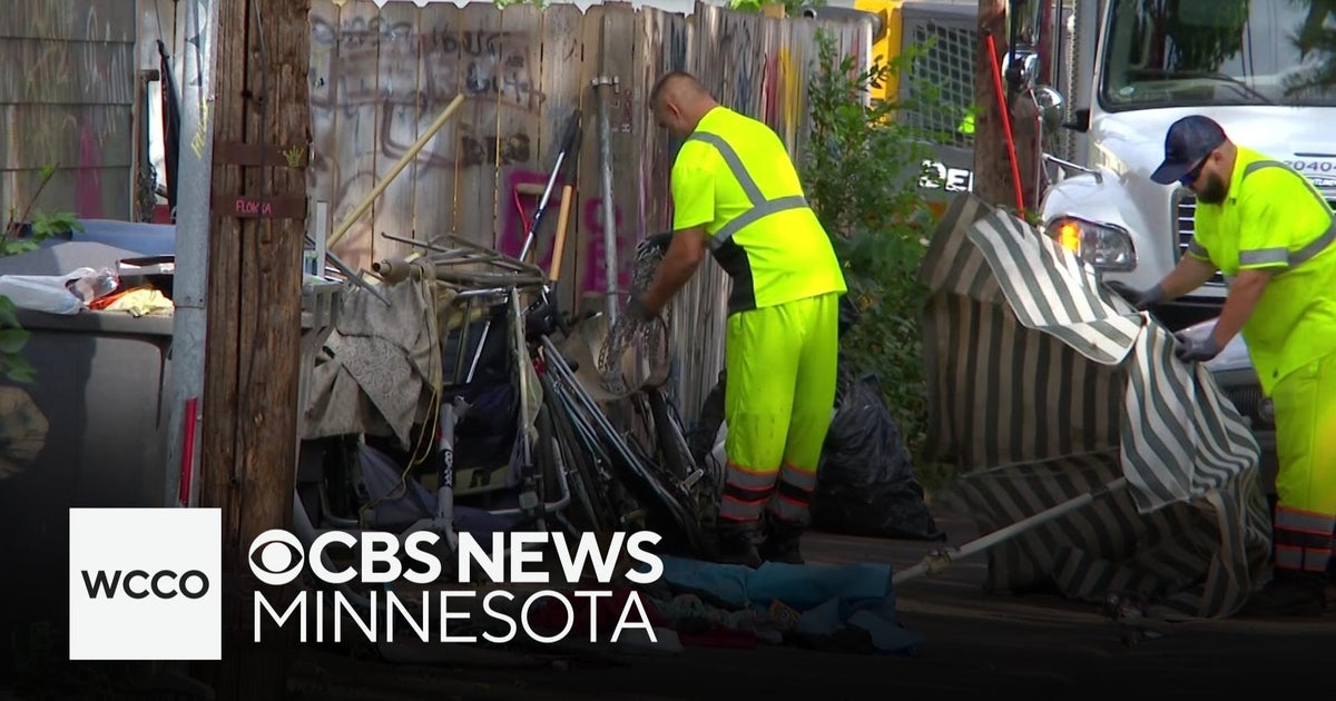 Crews clear Minneapolis homeless encampment after fatal shooting - CBS ...