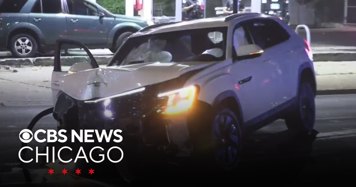 Woman carjacked at gunpoint in Washington Heights, police say - CBS Chicago