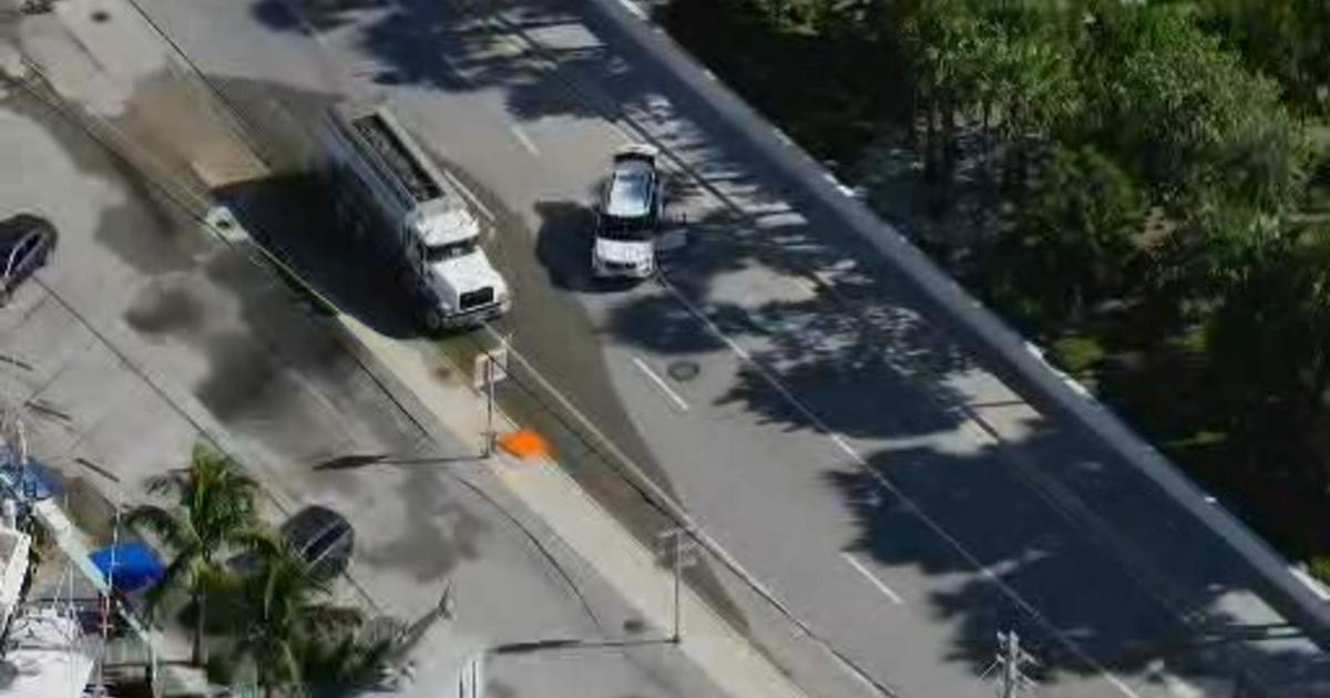 Bicyclist killed in crash with tanker in Fort Lauderdale