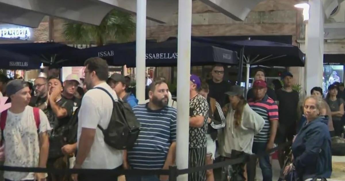 Long line forms outside Apple store on Miami Beach for new iPhone 16