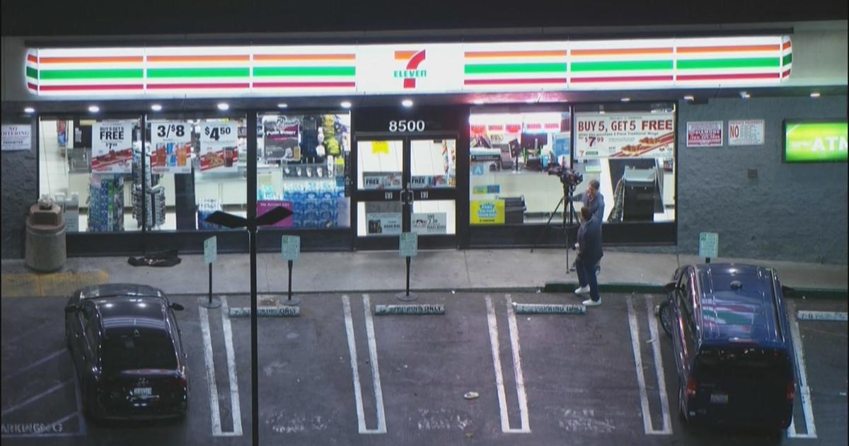 About 50 teens rob 7-Eleven convenience store in West Los Angeles