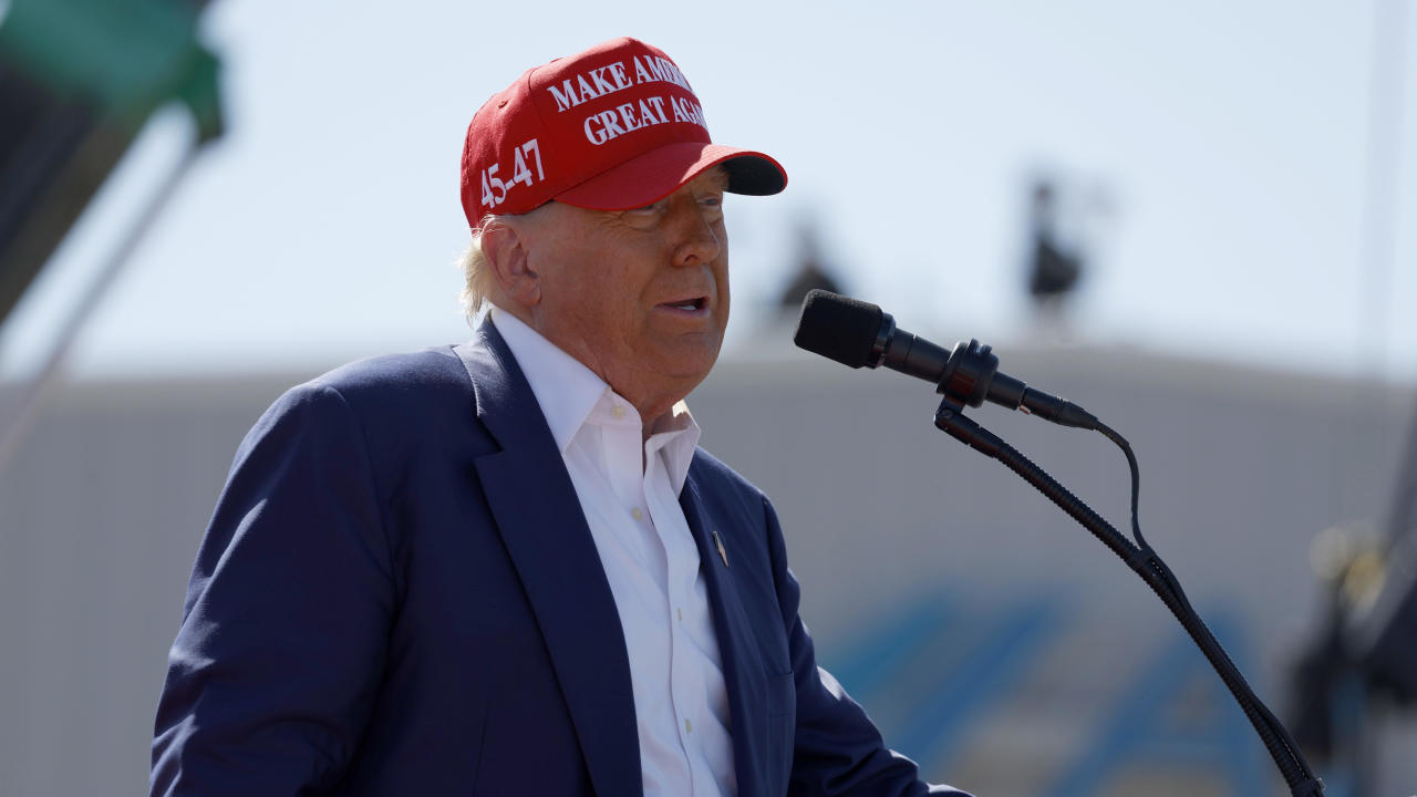 Republican Presidential Candidate Donald Trump Holds Rally In Wilmington, North Carolina 