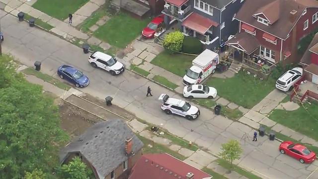 detroit-police-officer-shot-in-hand.jpg 