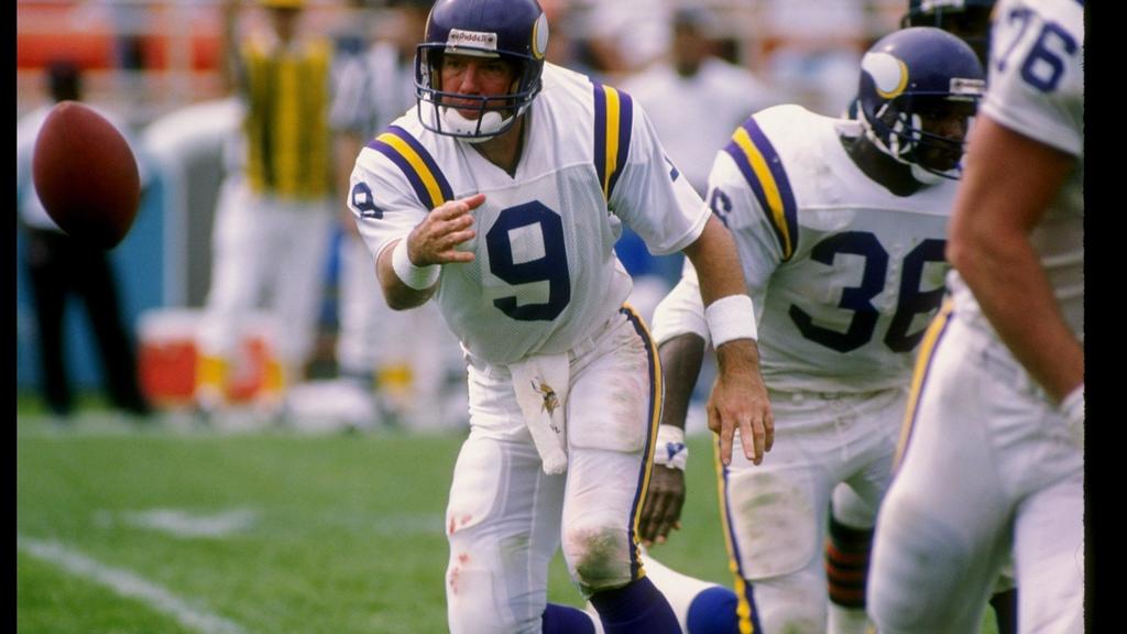 Former Vikings quarterback Tommy Kramer announces he has dementia