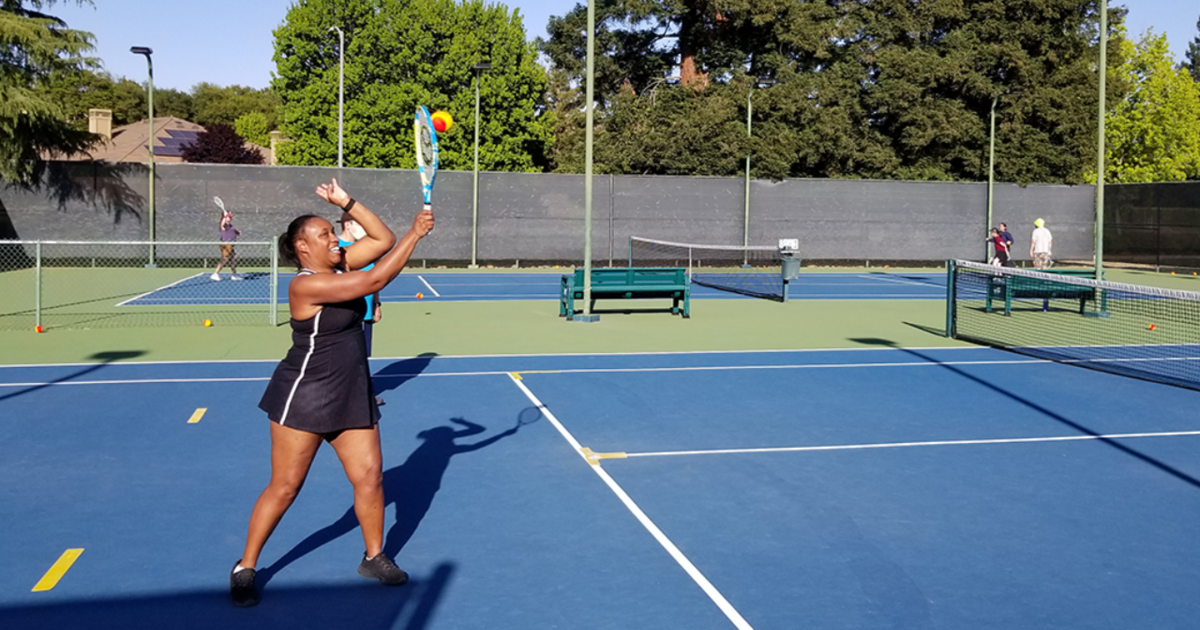 Una donna cieca di Elk Grove gareggia in un torneo internazionale di tennis in Italia