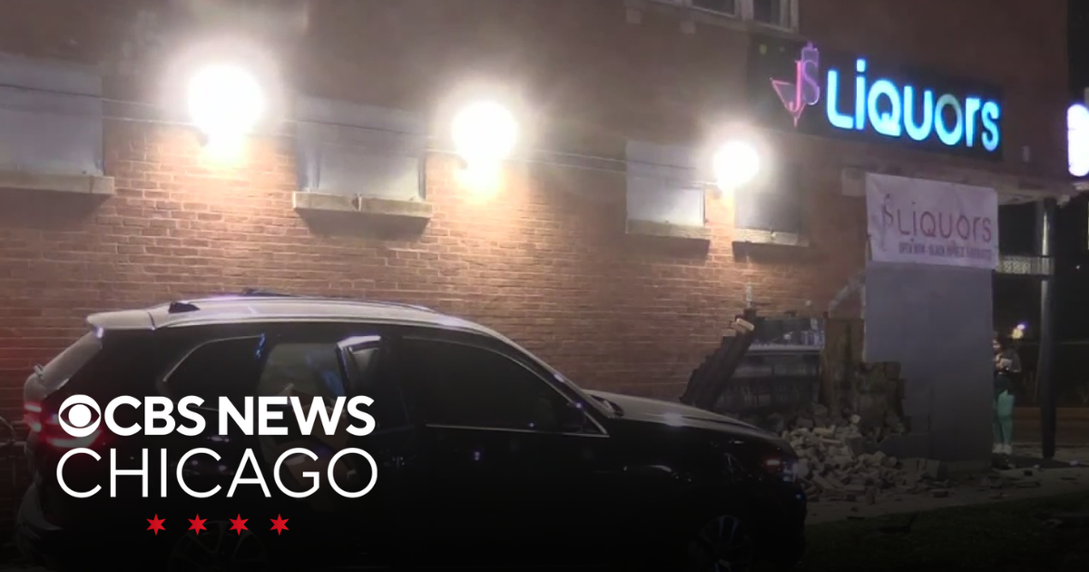 Car crashes into liquor store in Auburn Gresham - CBS Chicago