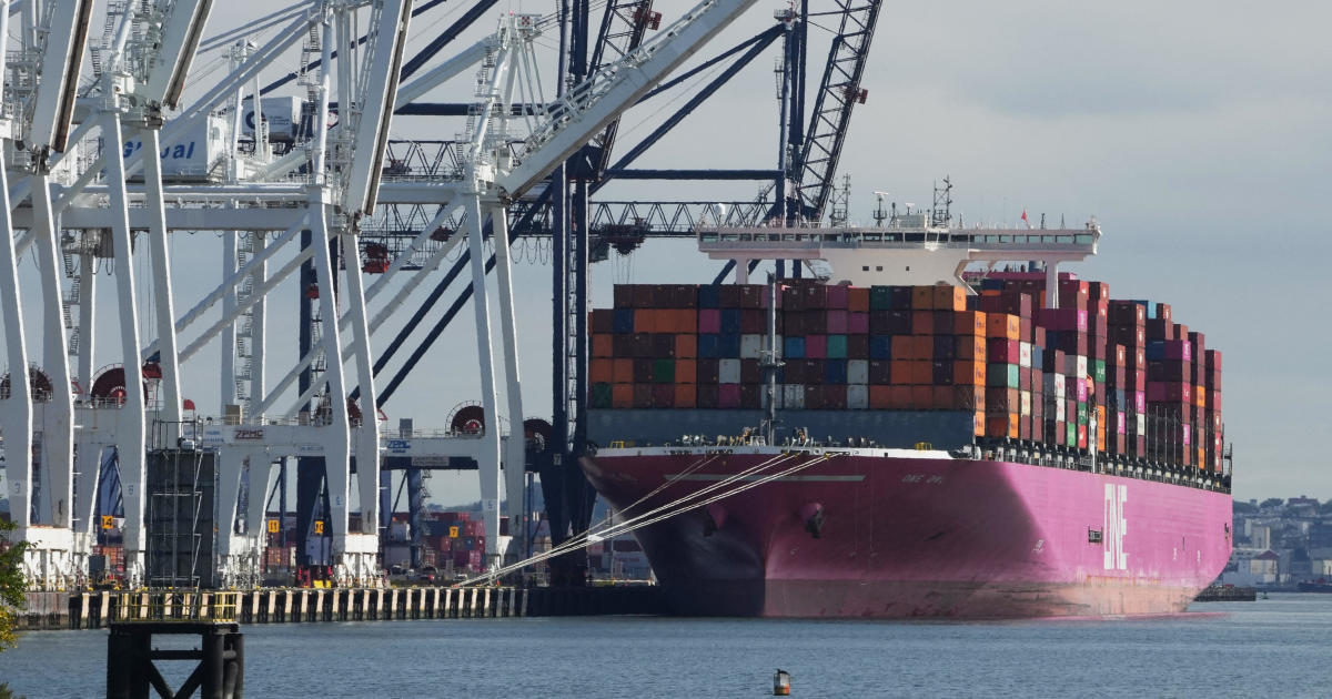 Port workers at East and Gulf Coast terminals steam toward a strike for the first time since 1977