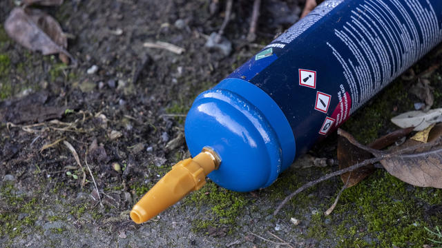 Canister for dispensing whipped cream 