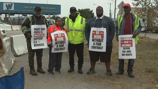 Dockworkers on strike in Wilmington, Delaware 