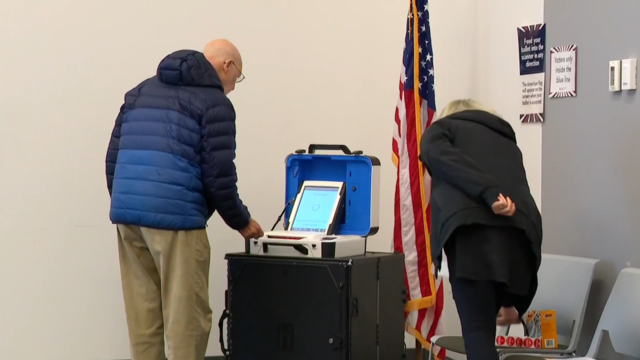 voting-machines-vo-wcco6bc2.jpg 