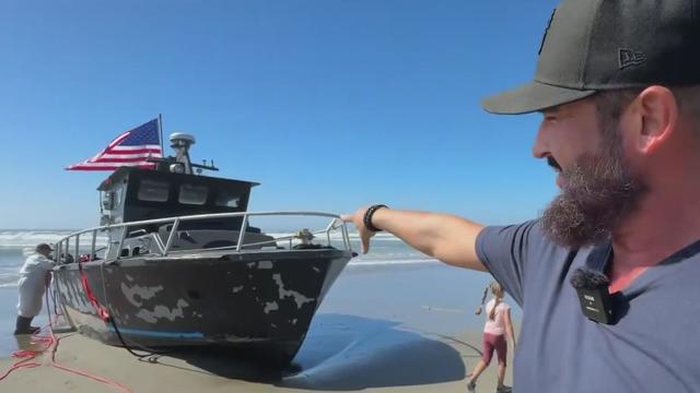 Boat run aground on Ocean Beach 