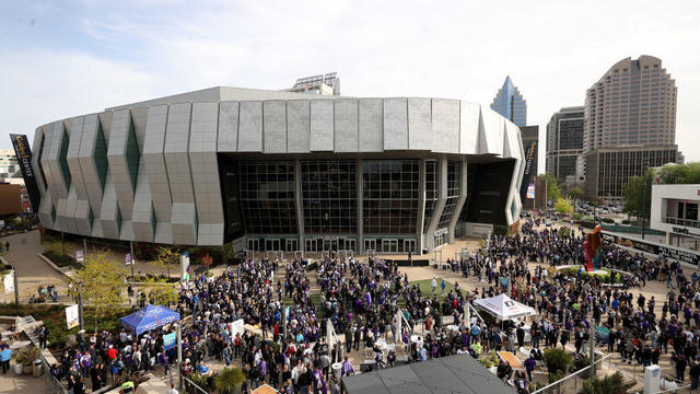 Golden State Warriors v Sacramento Kings - Game Two 