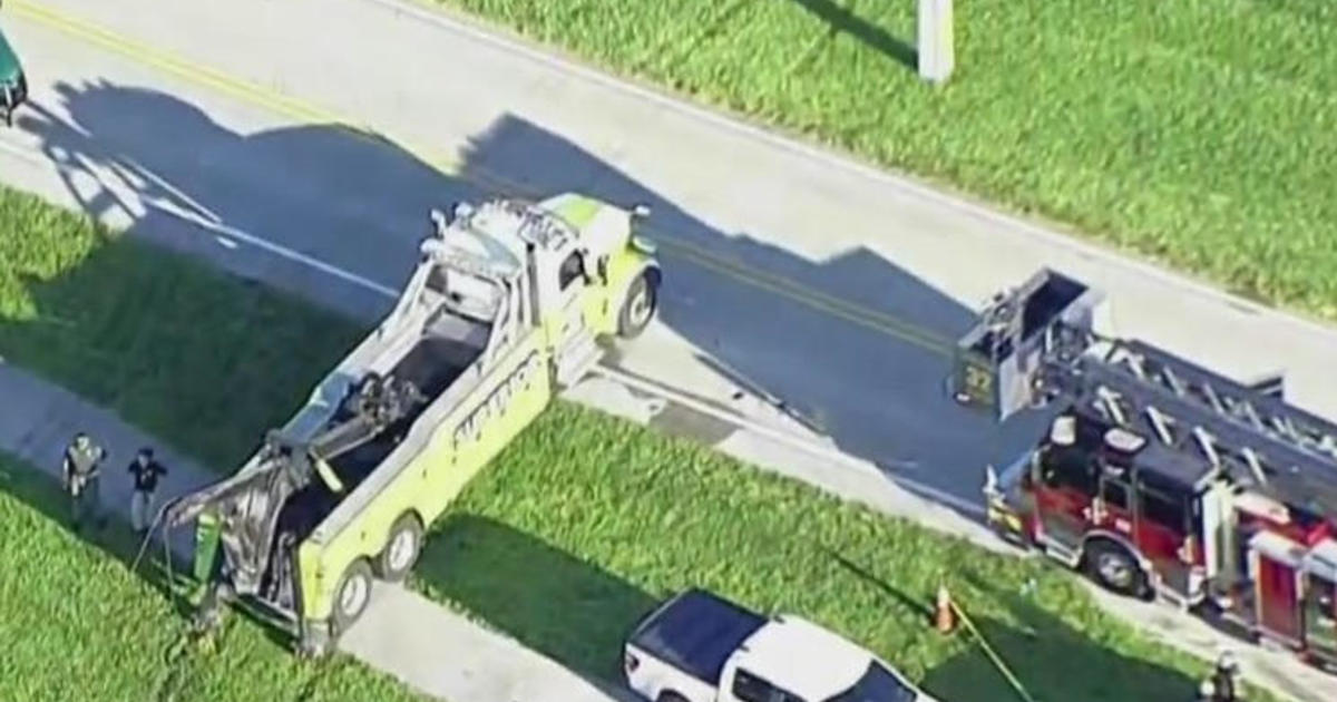 Woman dies after car plunges into Cooper City canal