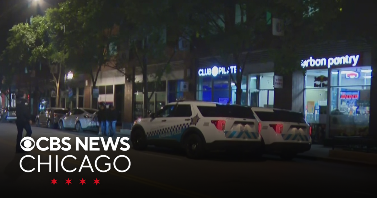 Burglars steal ATM from convenience store in South Loop - CBS Chicago