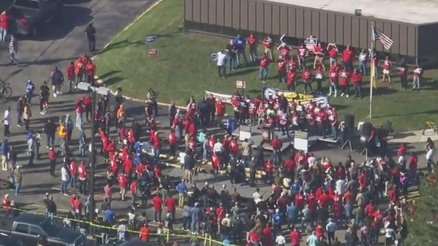 UAW members rally in Sterling Heights over contract with Stellantis 