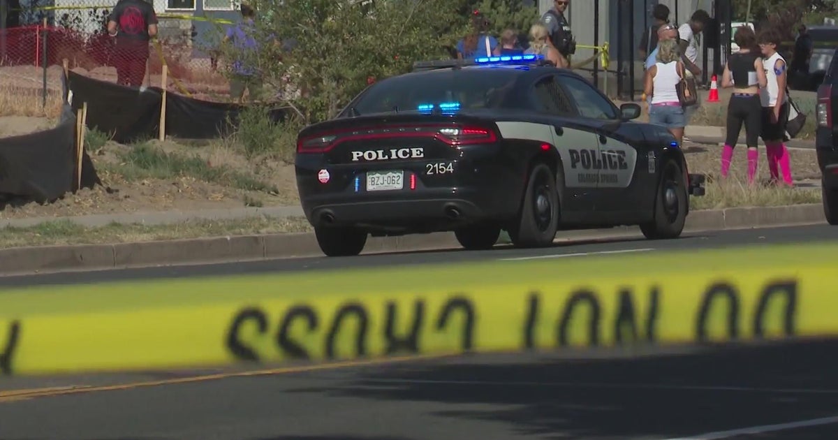Colorado Springs police seeking suspect after man shot, killed outside ...