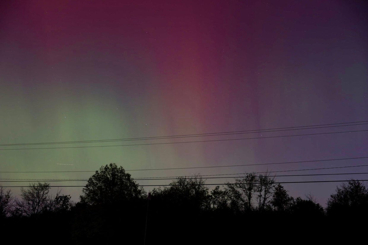 Northern Lights shine in Chicago area Thursday night, warm Friday