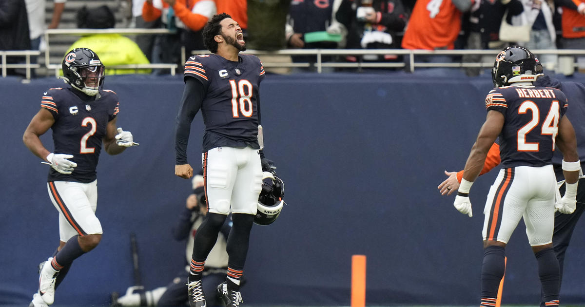 Williams 4 touchdown passes gives Bears third-straight win 35-16 over Jaguars in London