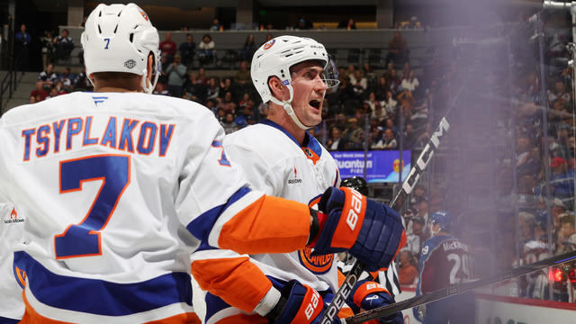 New York Islanders v Colorado Avalanche 