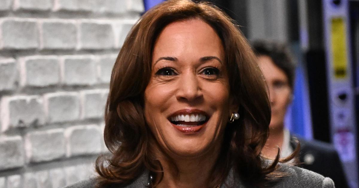 Harris Faces Criticism, Campaigns with Obama Support