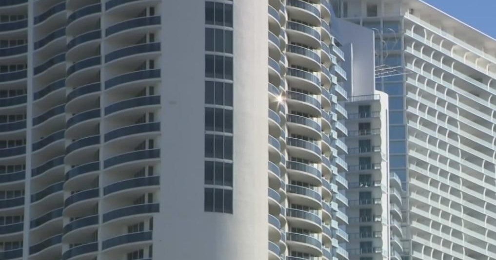 Hialeah town hall addresses soaring insurance costs, homeowners' associations CBS Miami