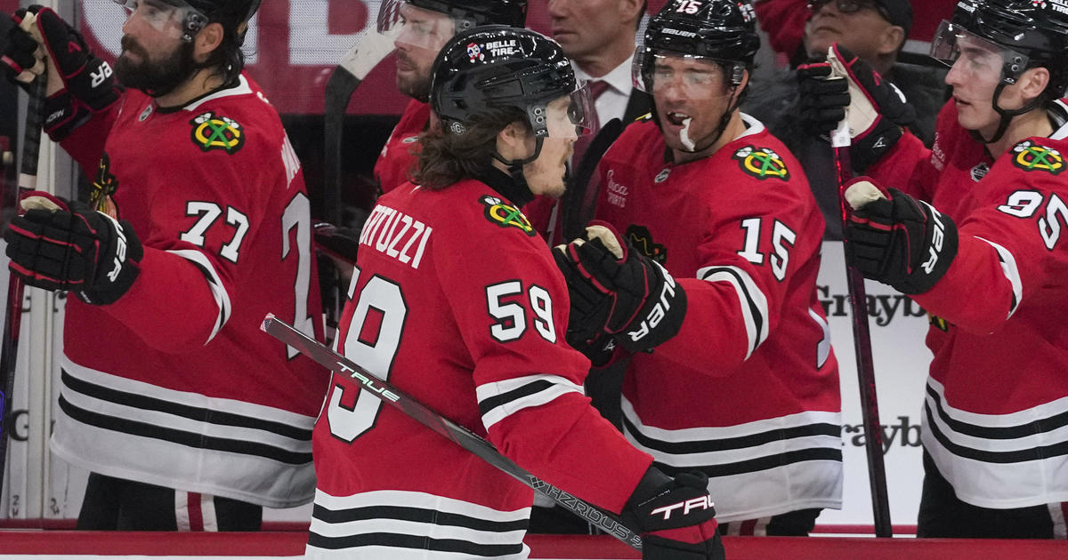 Blackhawks Beat Sharks 4-2 in Home Opener