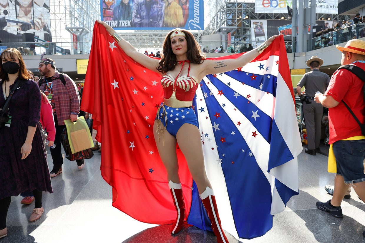 A cosplayer dressed as Wonder Woman poses during New York Comic Con at Jacob Javits Center on October 18, 2024 in New York City.