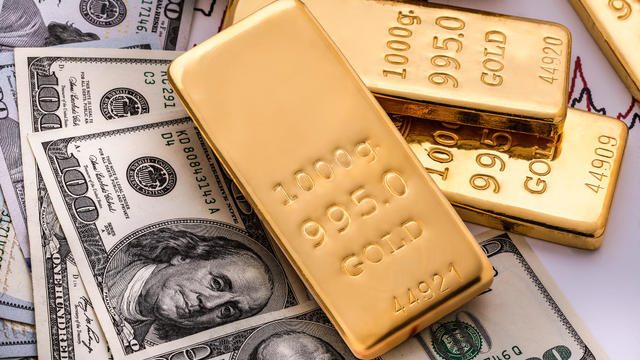 Fine gold bars and bullion 