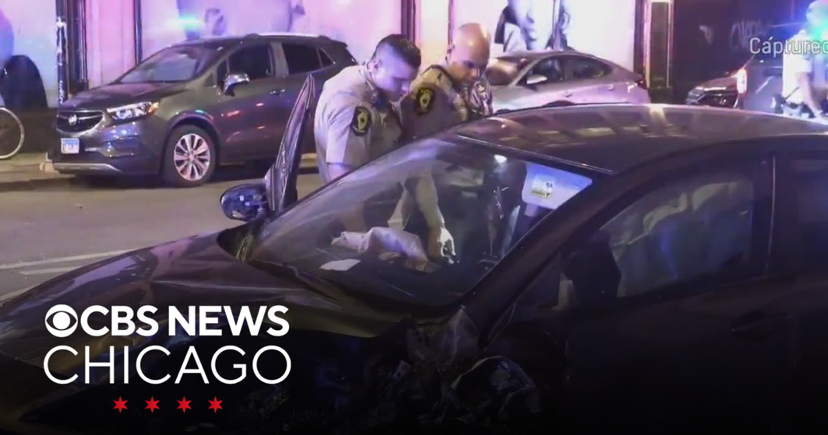 Apparent kidnapping prompts police pursuit, crash on Chicago's ...