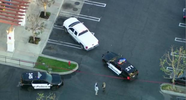 thousand-oaks-shopping-plaza-shooting.jpg 