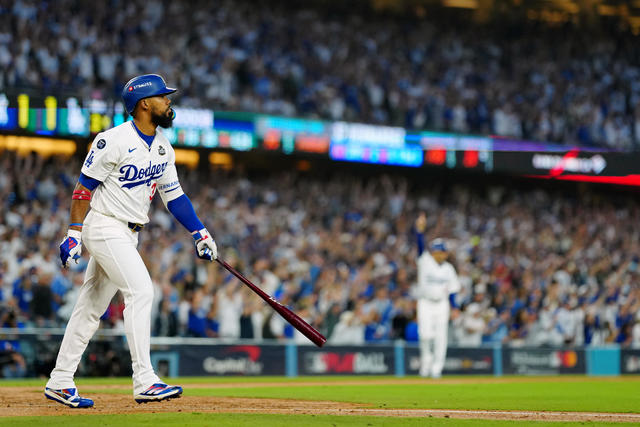 Yamamoto throws gem, Dodgers slug three homers on way to 2-0 lead over  Yankees in the World Series - CBS Los Angeles