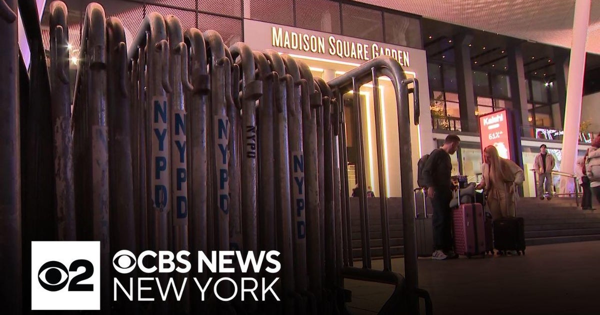 Trump supporters line up outside Madison Square Garden ahead of rally ...