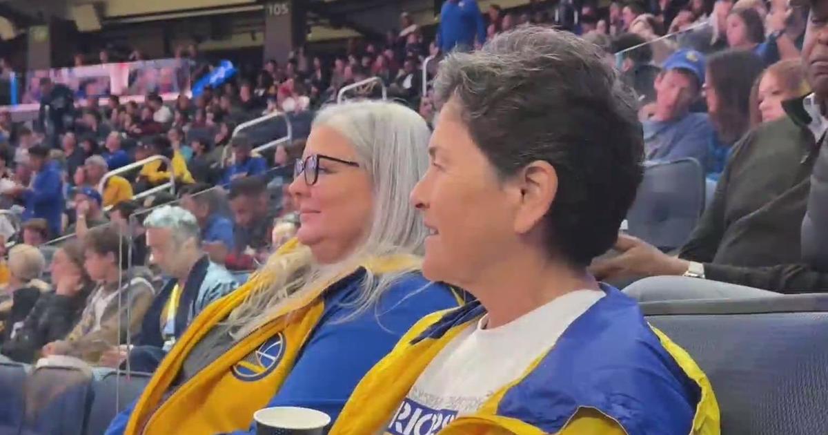 Warriors fans bring energy to Chase Center for the first home game of the season