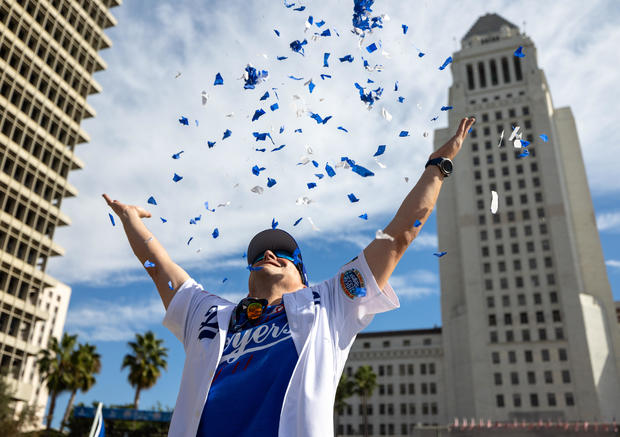 1481700_me-dodgers-parade-celebration_AJS 