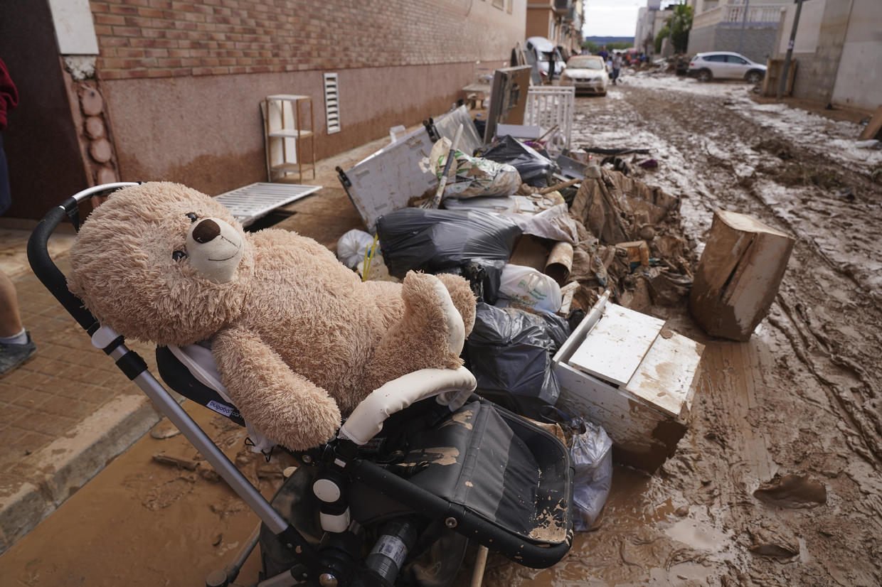 Spain's Deadly Floods Prompt Government To Send 10,000 Soldiers, Police ...