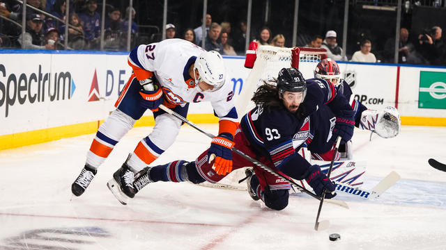 islanders-rangers-mika-zibanejad-anders-lee.jpg 