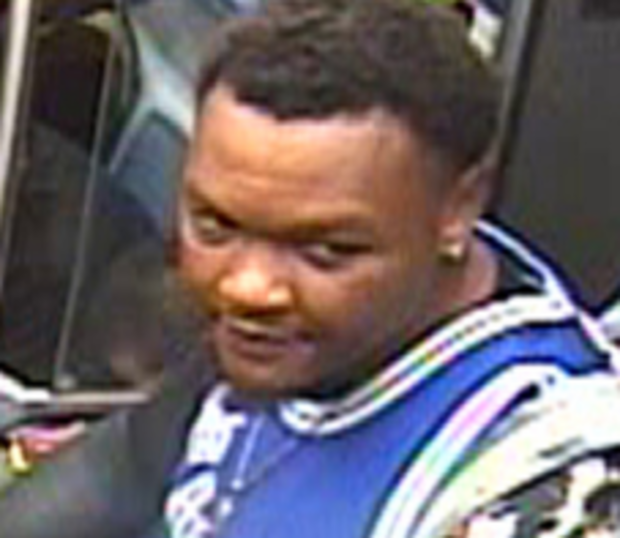 red-line-robbery-suspect-in-blue-jersey.png 