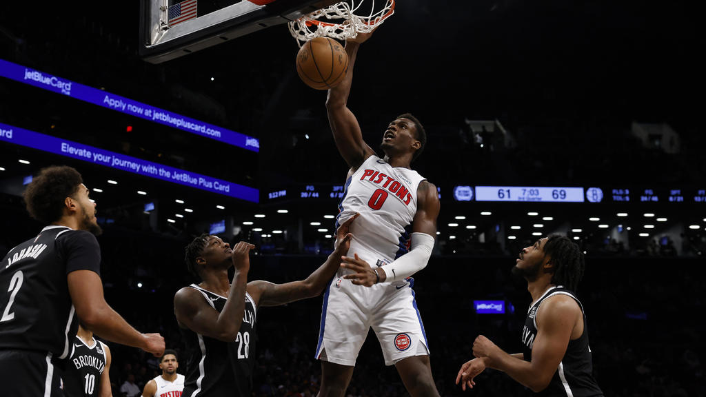 NYC Marathon forces Detroit Pistons to take the subway to Brooklyn
Nets game. See the videos.