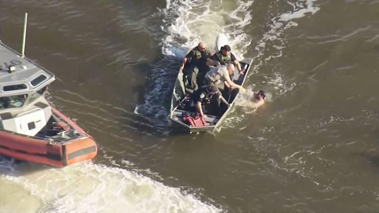 Suspect in police pursuit arrested after driving into water at Petaluma ...