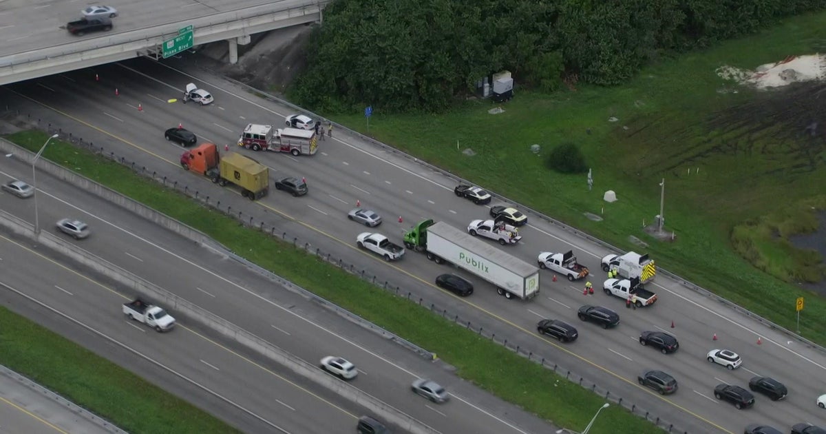 Fatal crash shuts down I-75 near Pines Boulevard Fatal crash shuts down I-75 near Pines Boulevard