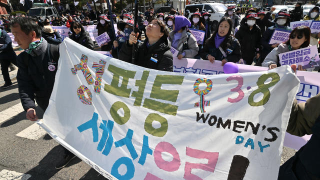 SKOREA-8MARCH-WOMEN 