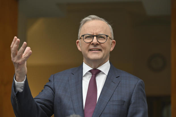 Australian Prime Minister Anthony Albanese discusses legislation that would make 16 the minimum age for children to use social media, at a press conference in Canberra, Nov. 7, 2024. 