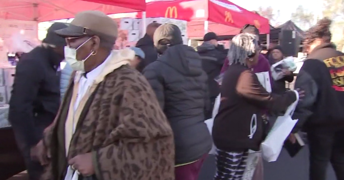 Black McDonald’s Operators Association is giving away Thanksgiving turkeys to Chicagoans