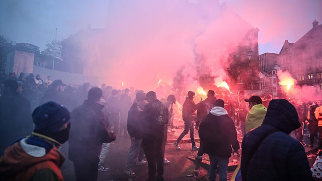 Pro-Israel Maccabi fans stage demonstration in Amsterdam, at least ten arrests 