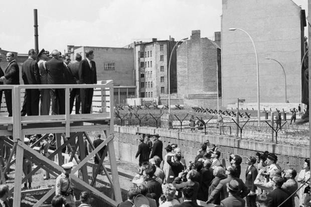 President Kennedy at the Berlin Wall 