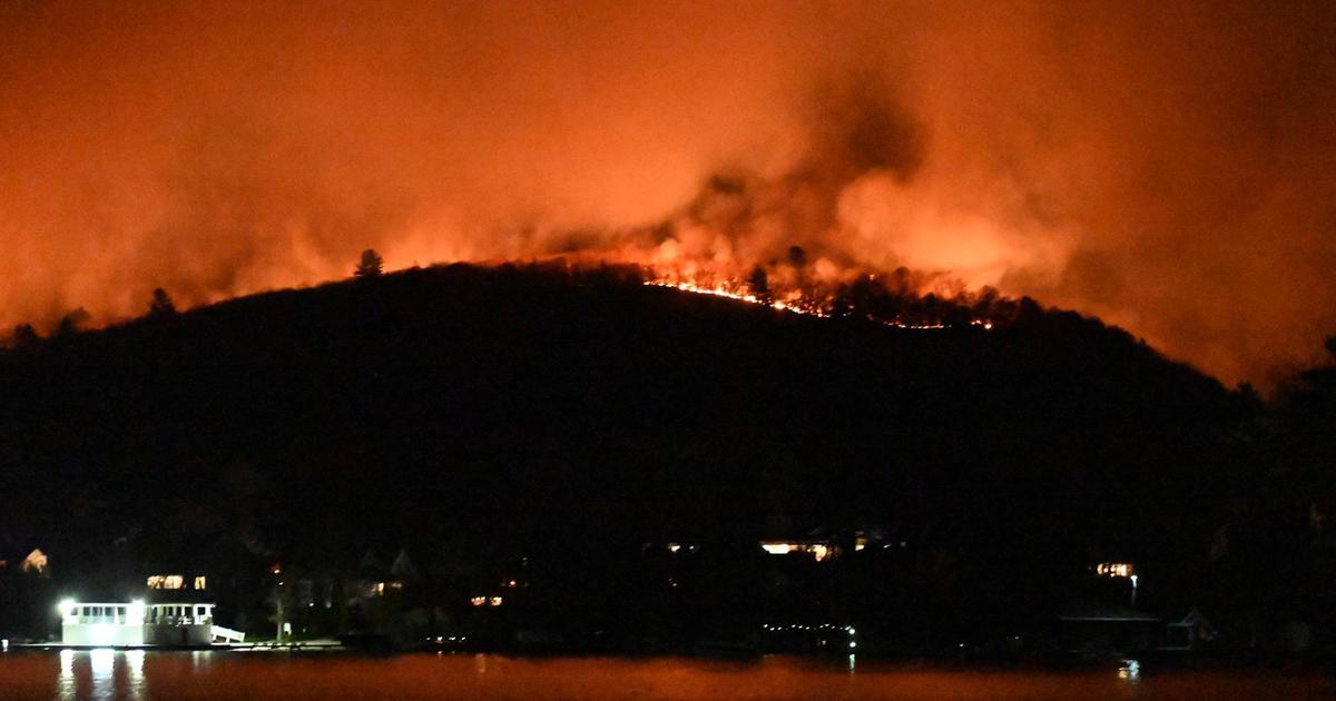 Crews working to contain wildfires on East and West Coasts